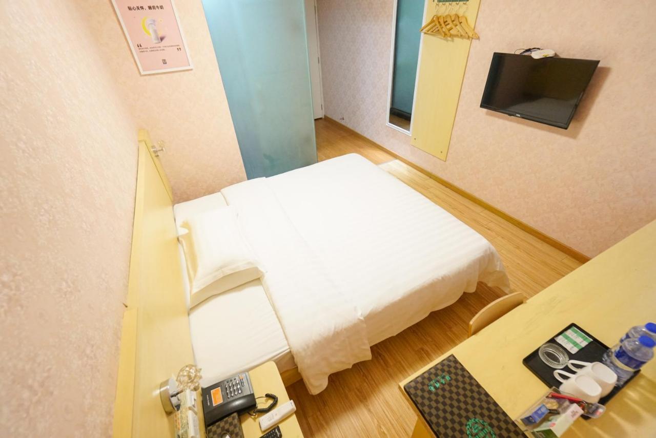 Jia Mei Xin Holiday Hotel Baiyun Airport Branch Kanton Exterior foto